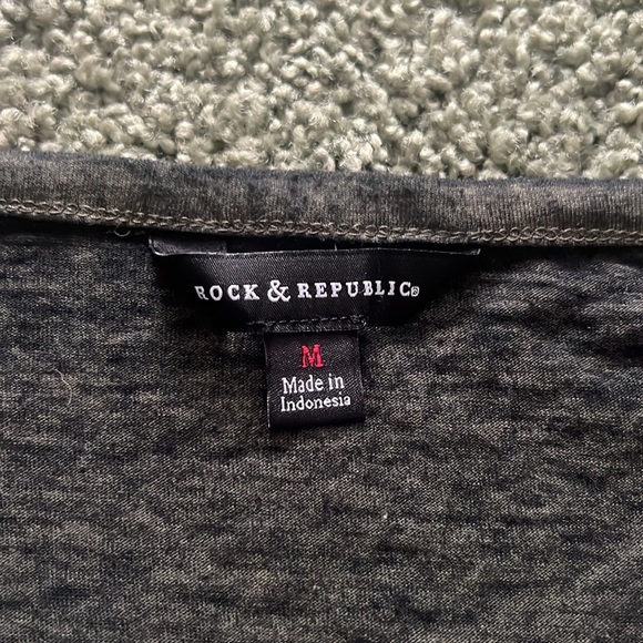 Rock & Republic Olive Night Distressed T Cutout Sleeves High Low Hem Lightweight - Picture 2 of 6